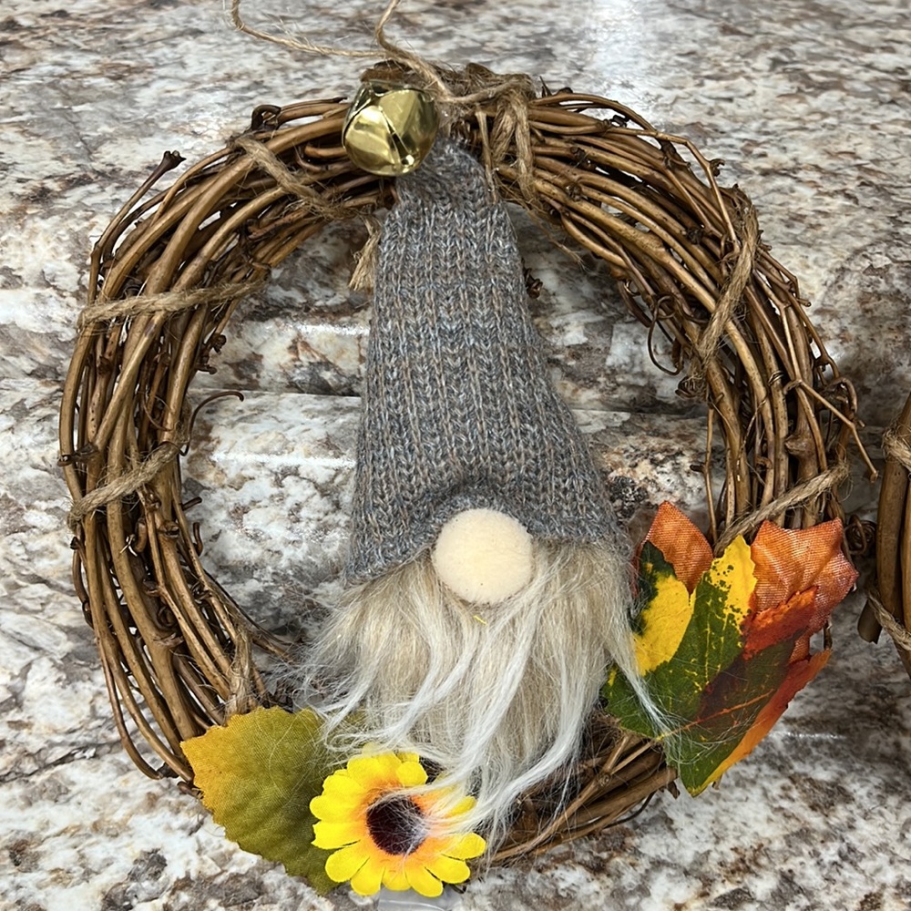 NEW Two Piece Knome Wreath Set